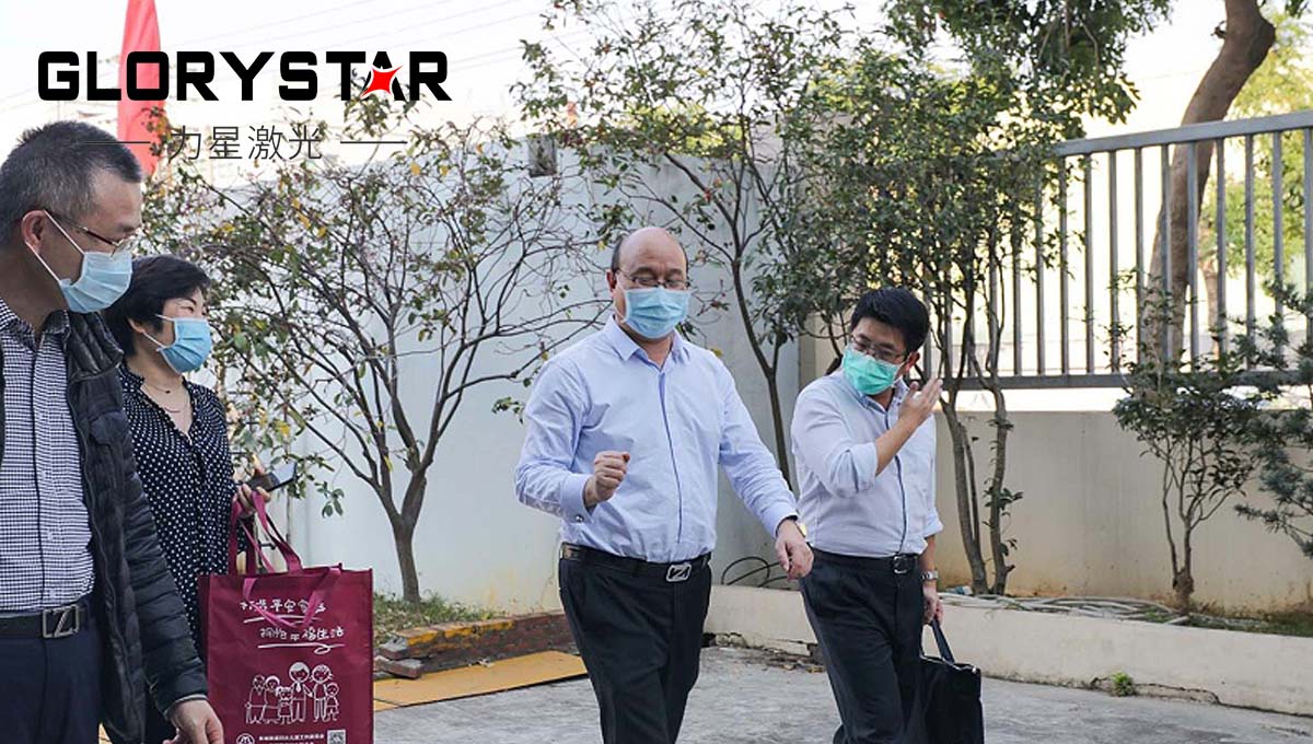 戰(zhàn)疫快報(bào)|東城街道黨委書(shū)記劉林宏等領(lǐng)導(dǎo)蒞臨力星激光 戰(zhàn)疫快報(bào)|東城街道黨委書(shū)記劉林宏等領(lǐng)導(dǎo)蒞臨力星激光