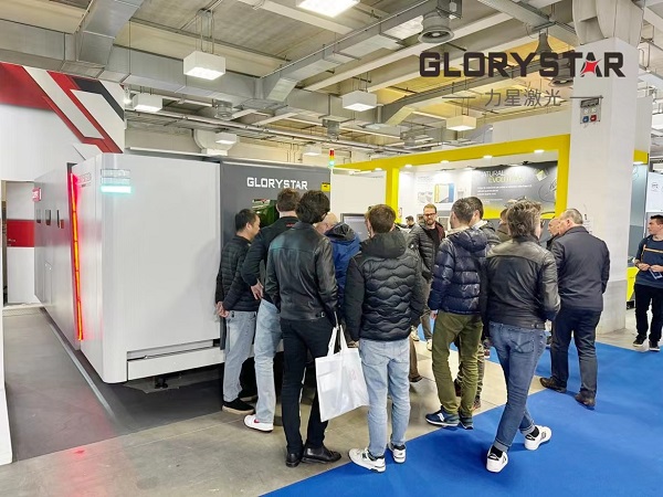 力星激光萬瓦級激光切割機亮相意大利工業(yè)展，引爆行業(yè)熱潮
