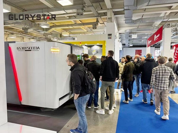 力星激光萬瓦級激光切割機亮相意大利工業(yè)展，引爆行業(yè)熱潮