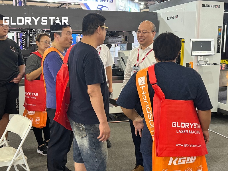 力星激光全國巡展〔臺(tái)灣站〕如火如荼!40000瓦超高功率獨(dú)領(lǐng)風(fēng)騷! 力星激光全國巡展〔臺(tái)灣站〕如火如荼!40000瓦超高功率獨(dú)領(lǐng)風(fēng)騷!