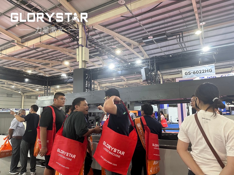 力星激光全國巡展〔臺(tái)灣站〕如火如荼!40000瓦超高功率獨(dú)領(lǐng)風(fēng)騷! 力星激光全國巡展〔臺(tái)灣站〕如火如荼!40000瓦超高功率獨(dú)領(lǐng)風(fēng)騷!