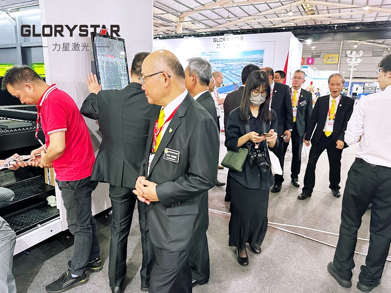 力星激光全國巡展〔臺(tái)灣站〕如火如荼!40000瓦超高功率獨(dú)領(lǐng)風(fēng)騷! 力星激光全國巡展〔臺(tái)灣站〕如火如荼!40000瓦超高功率獨(dú)領(lǐng)風(fēng)騷!