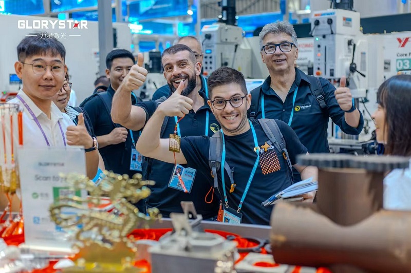 秋季廣交會(huì)現(xiàn)場(chǎng)首日流量爆滿!力星激光科技盛宴攬獲海內(nèi)外友人一致好評(píng)! 秋季廣交會(huì)現(xiàn)場(chǎng)首日流量爆滿!力星激光科技盛宴攬獲海內(nèi)外友人一致好評(píng)!