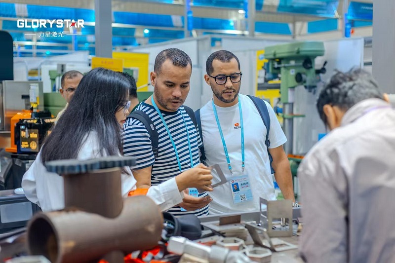 秋季廣交會(huì)現(xiàn)場(chǎng)首日流量爆滿!力星激光科技盛宴攬獲海內(nèi)外友人一致好評(píng)! 秋季廣交會(huì)現(xiàn)場(chǎng)首日流量爆滿!力星激光科技盛宴攬獲海內(nèi)外友人一致好評(píng)!