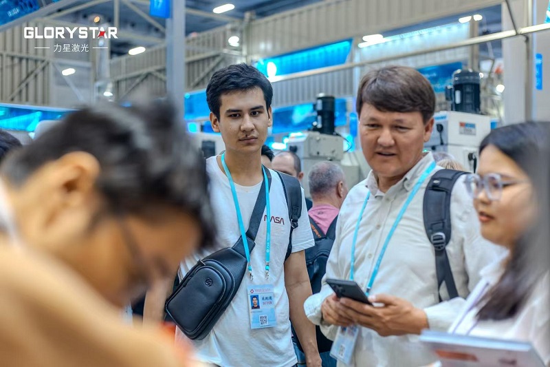 秋季廣交會(huì)現(xiàn)場(chǎng)首日流量爆滿!力星激光科技盛宴攬獲海內(nèi)外友人一致好評(píng)! 秋季廣交會(huì)現(xiàn)場(chǎng)首日流量爆滿!力星激光科技盛宴攬獲海內(nèi)外友人一致好評(píng)!