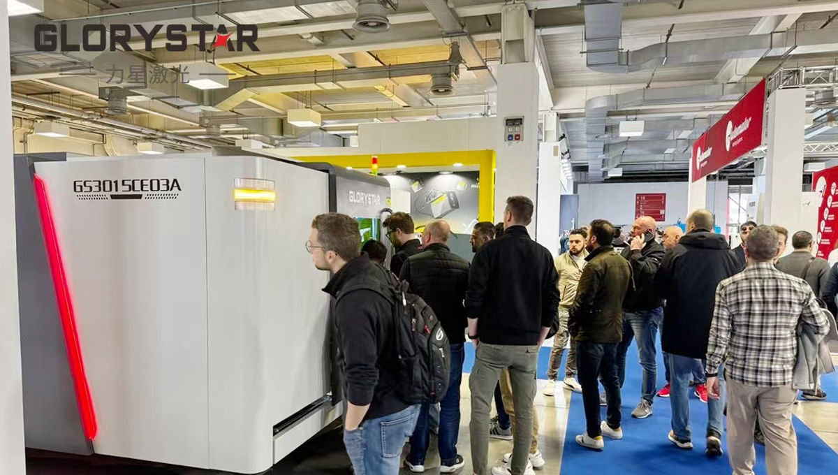 力星激光萬瓦級激光切割機亮相意大利工業展，引爆行業熱潮